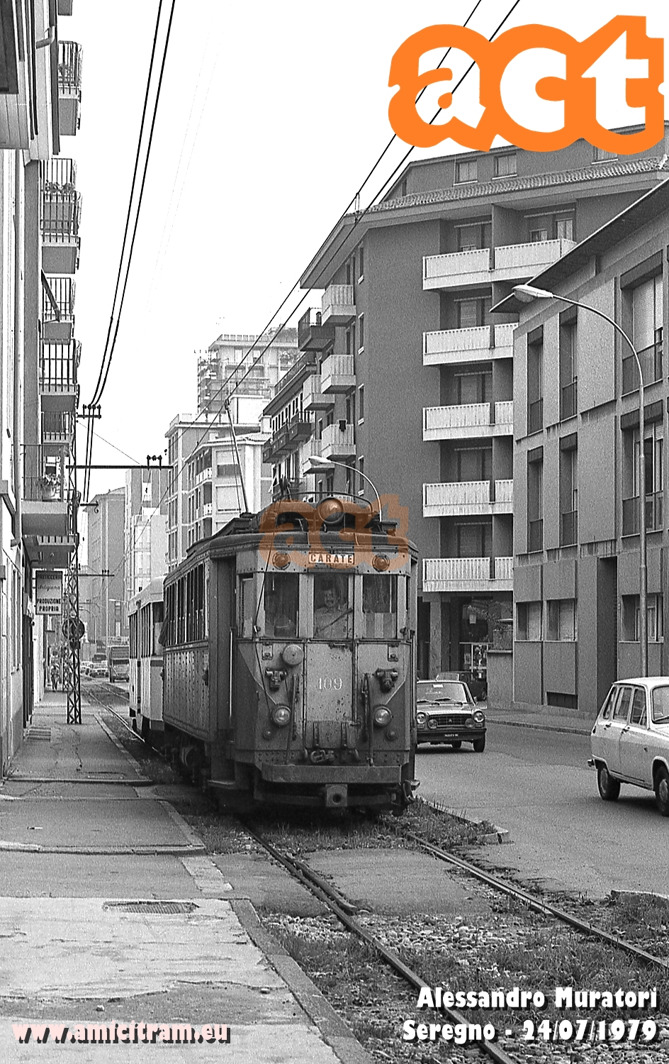 La 109 ATM com una rimorchiata attraversa la cittadina di Seregno. 24 luglio 1979 Foto Alessandro Muratori